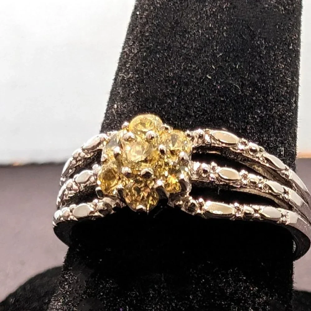 * WoW* Stunning Flower Shaped Canary Diamonds Fashion / Friendship Ring *WoW*